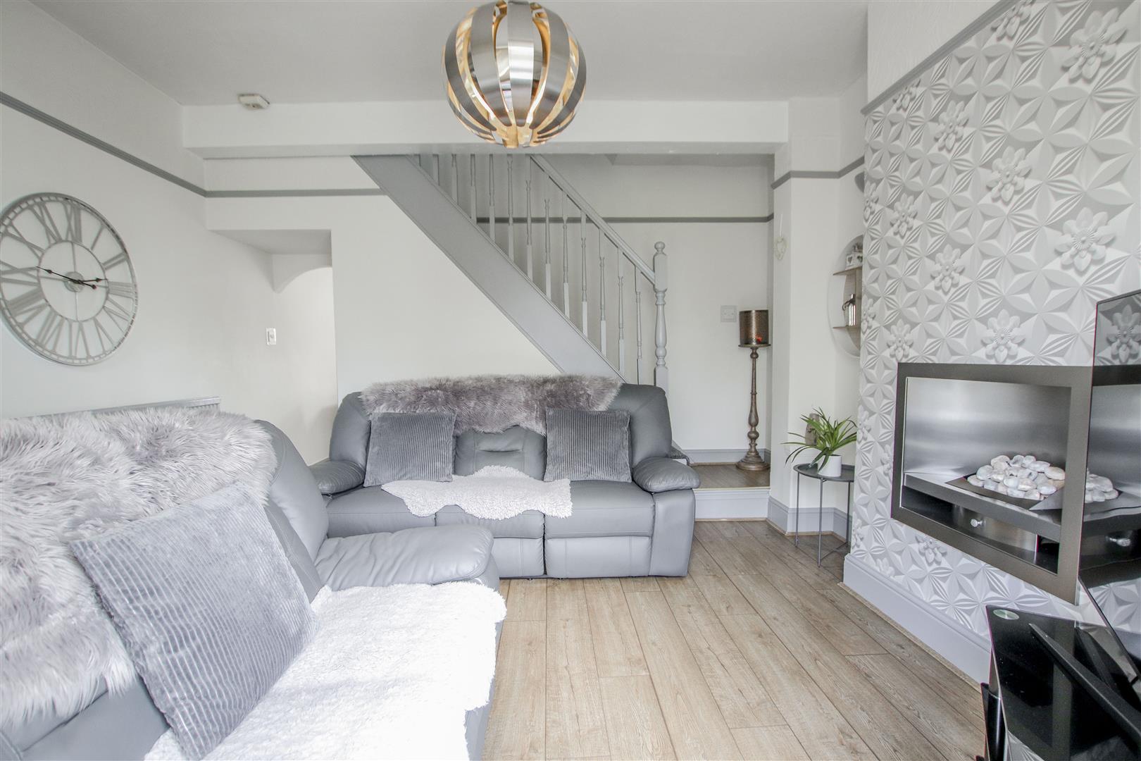 3 Bed Mid Terrace House For Sale - Main Image